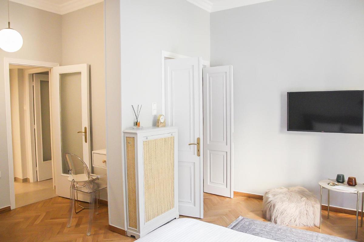 Suitetrails - API Projects Athens - Parliament Apartment