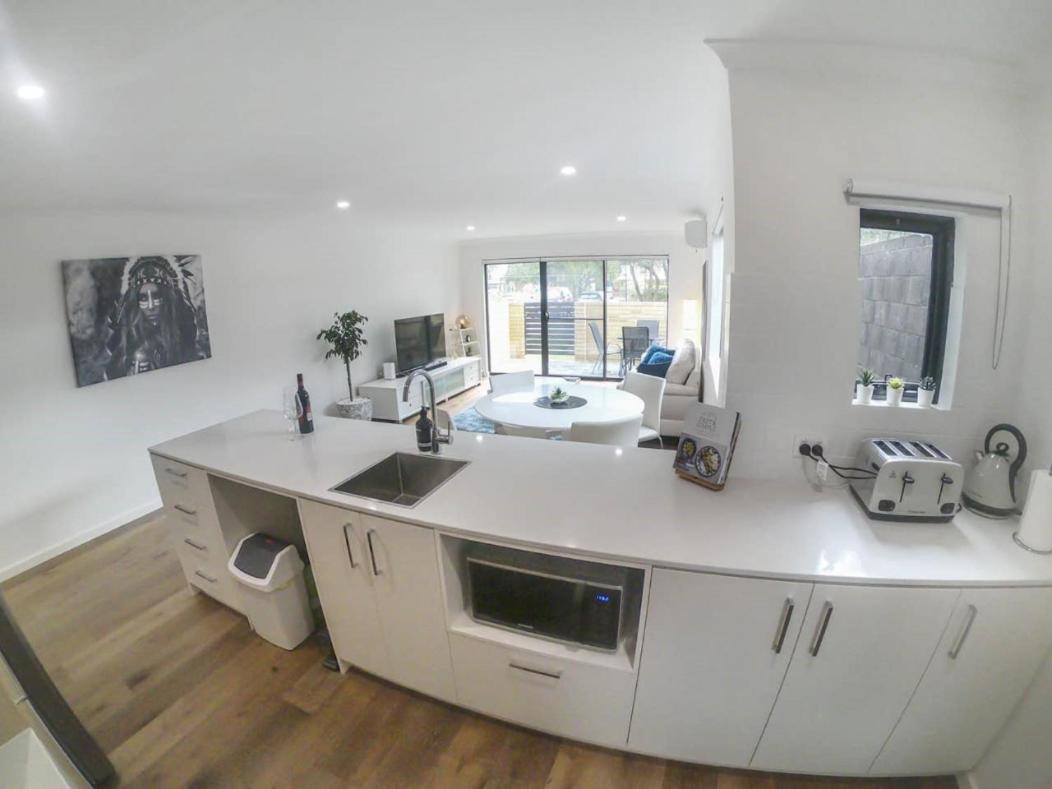 Suitetrails - 1 Bdrm Close Airport/Shops, WIFI, NETFLIX, PARKING