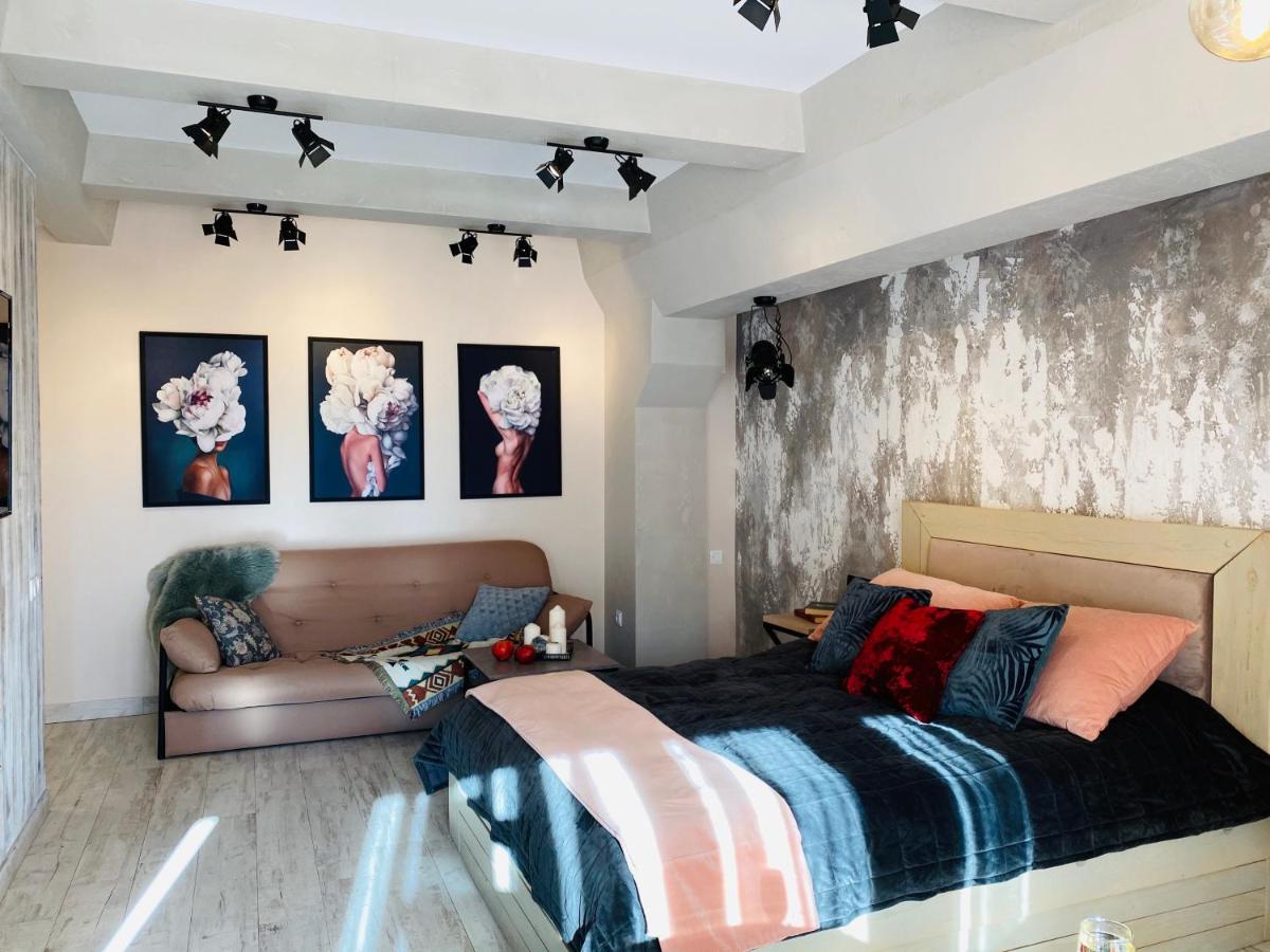 Suitetrails - Studio lux Loft on Victory street in the City Center