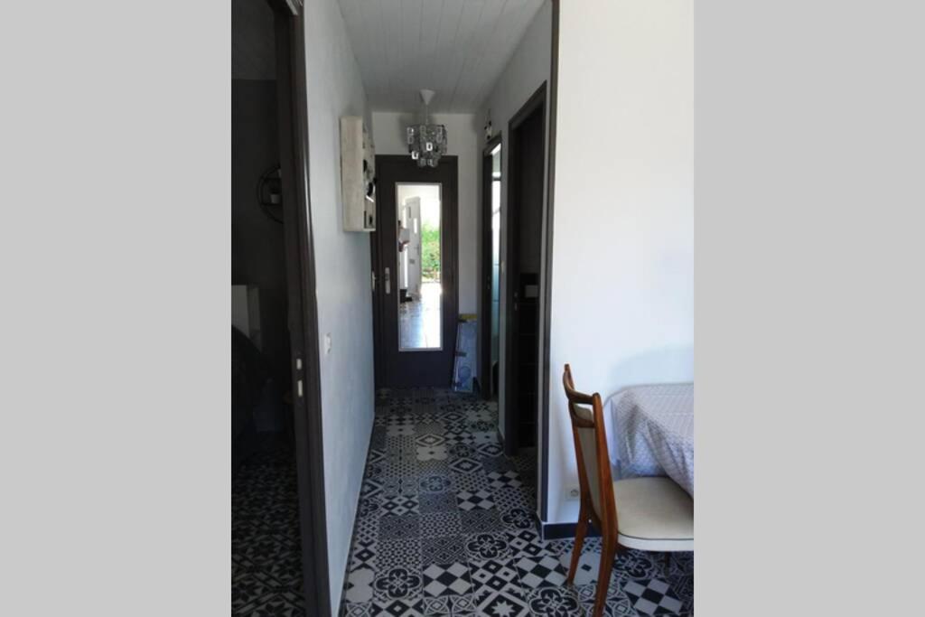 Jolie villa individuelle meublée de plein pied avec jardin - Housity