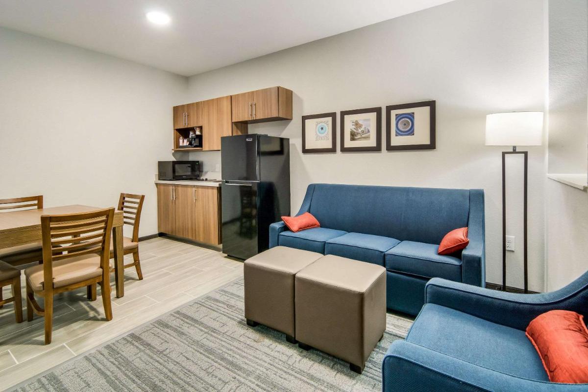 Comfort Suites DeSoto Dallas South - Housity