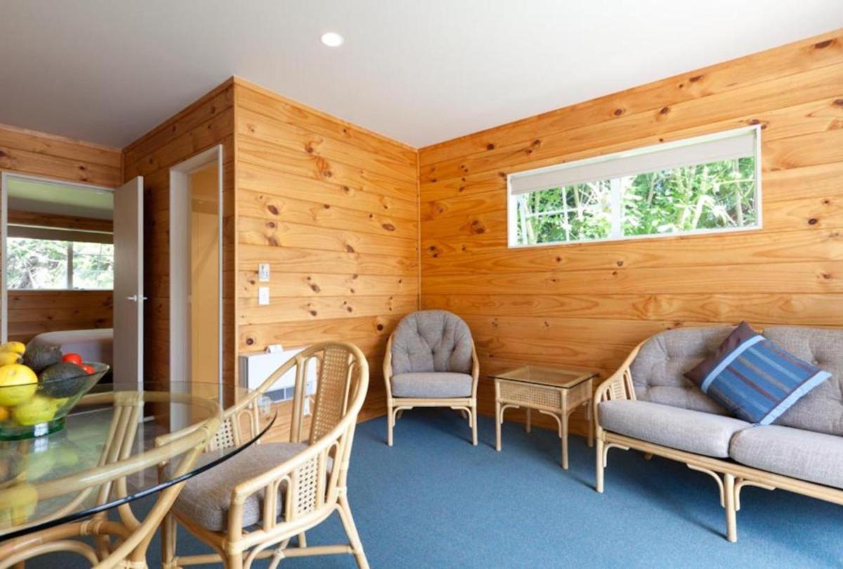 Pauanui Pines Motor Lodge - Housity