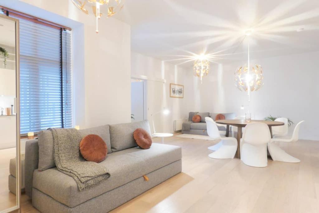 Suitetrails - Exquisite apartment, most convenient location, Apt 5.