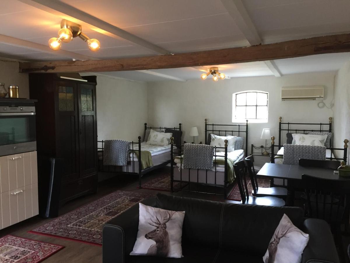 Björkåsa Gård Bed & Box - Housity