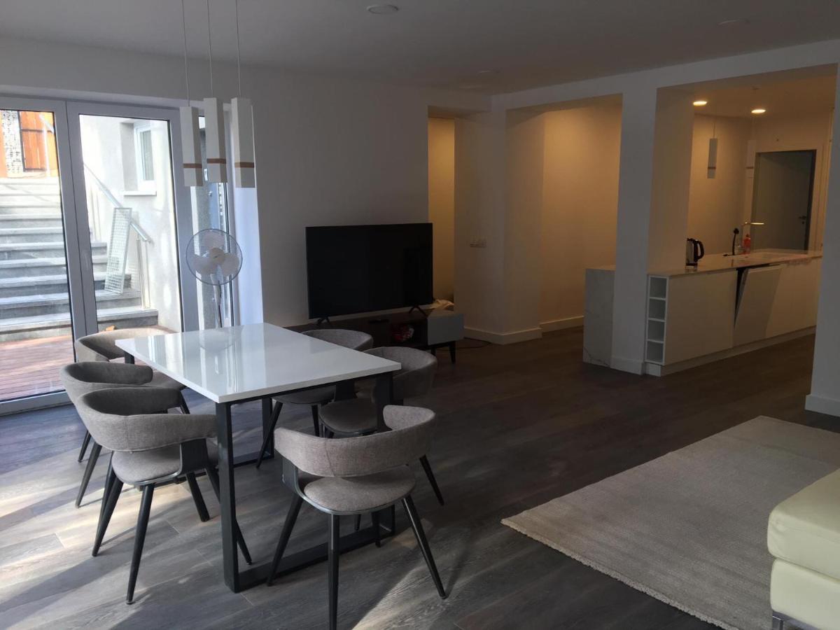 Luksusowy Apartament pod Lasem, Otwock -Shared garden, sauna, wood hot tub! Hot tub seasonal! - Hizvo