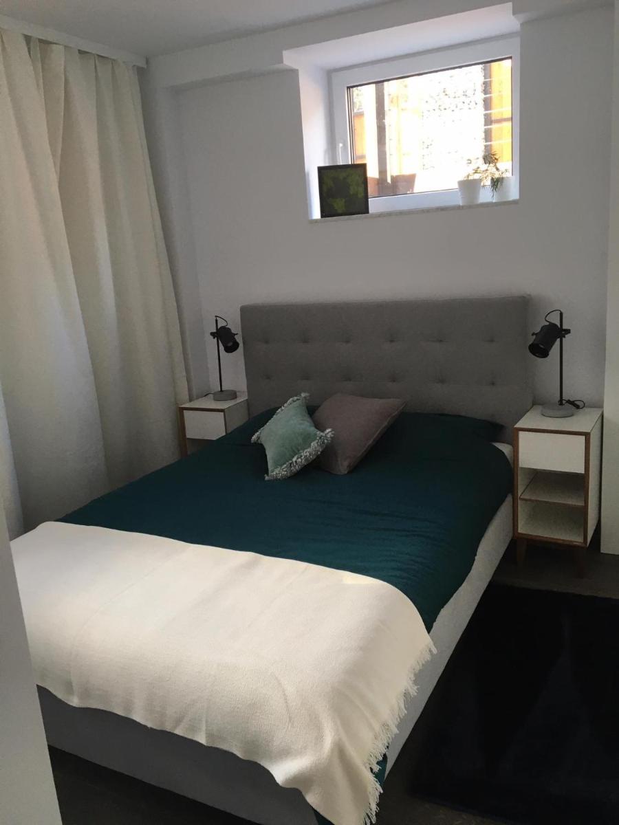 Luksusowy Apartament pod Lasem, Otwock -Shared garden, sauna, wood hot tub! Hot tub seasonal! - Hizvo