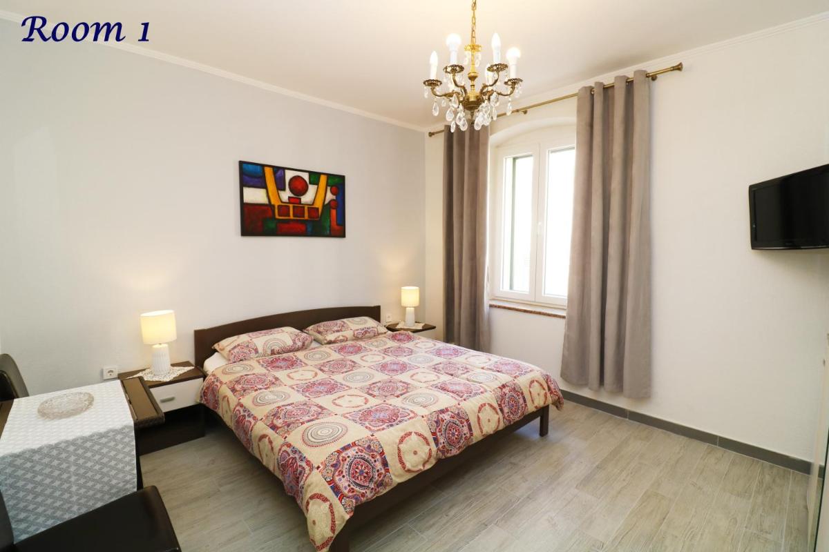 Suitetrails - Old Town Rooms and Apartment