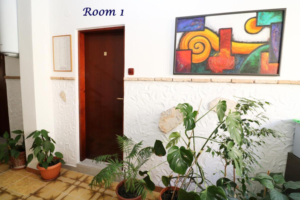 Suitetrails - Old Town Rooms and Apartment