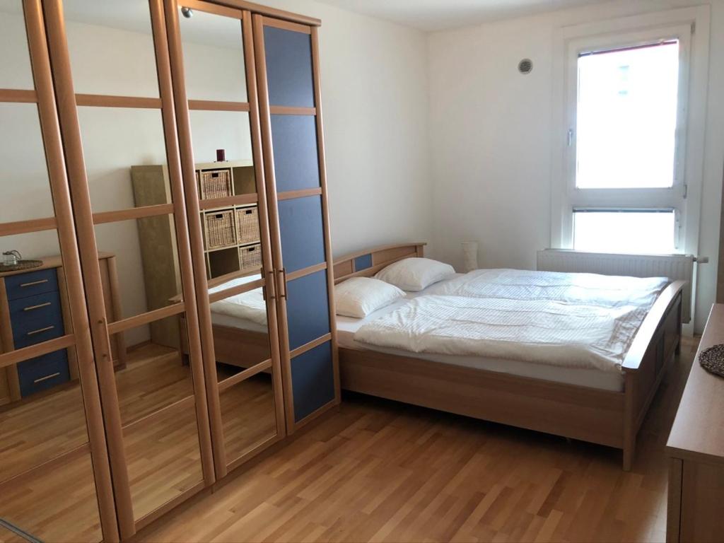Suitetrails - Bright apartment with a free parking garage @ Wienerberg