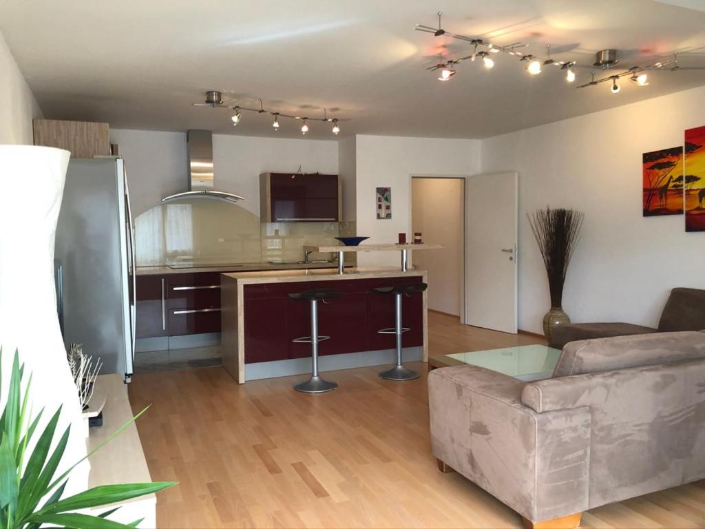 Suitetrails - Bright apartment with a free parking garage @ Wienerberg