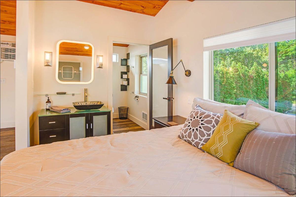 Lake Level Cottages - Housity