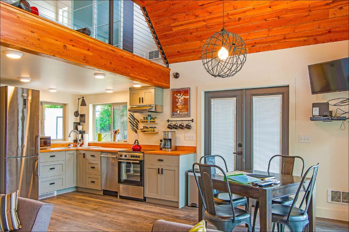 Lake Level Cottages - Housity