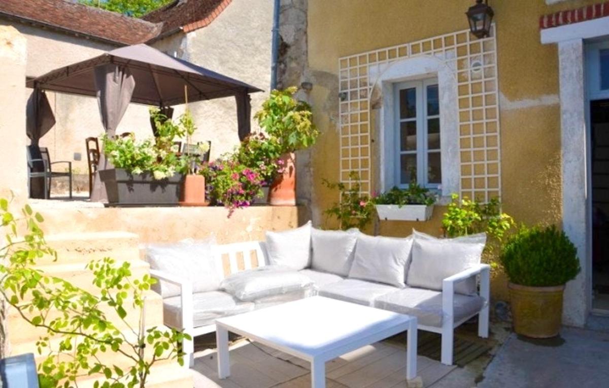 Maison de 3 chambres avec jacuzzi jardin clos et wifi a Le Blanc - Housity