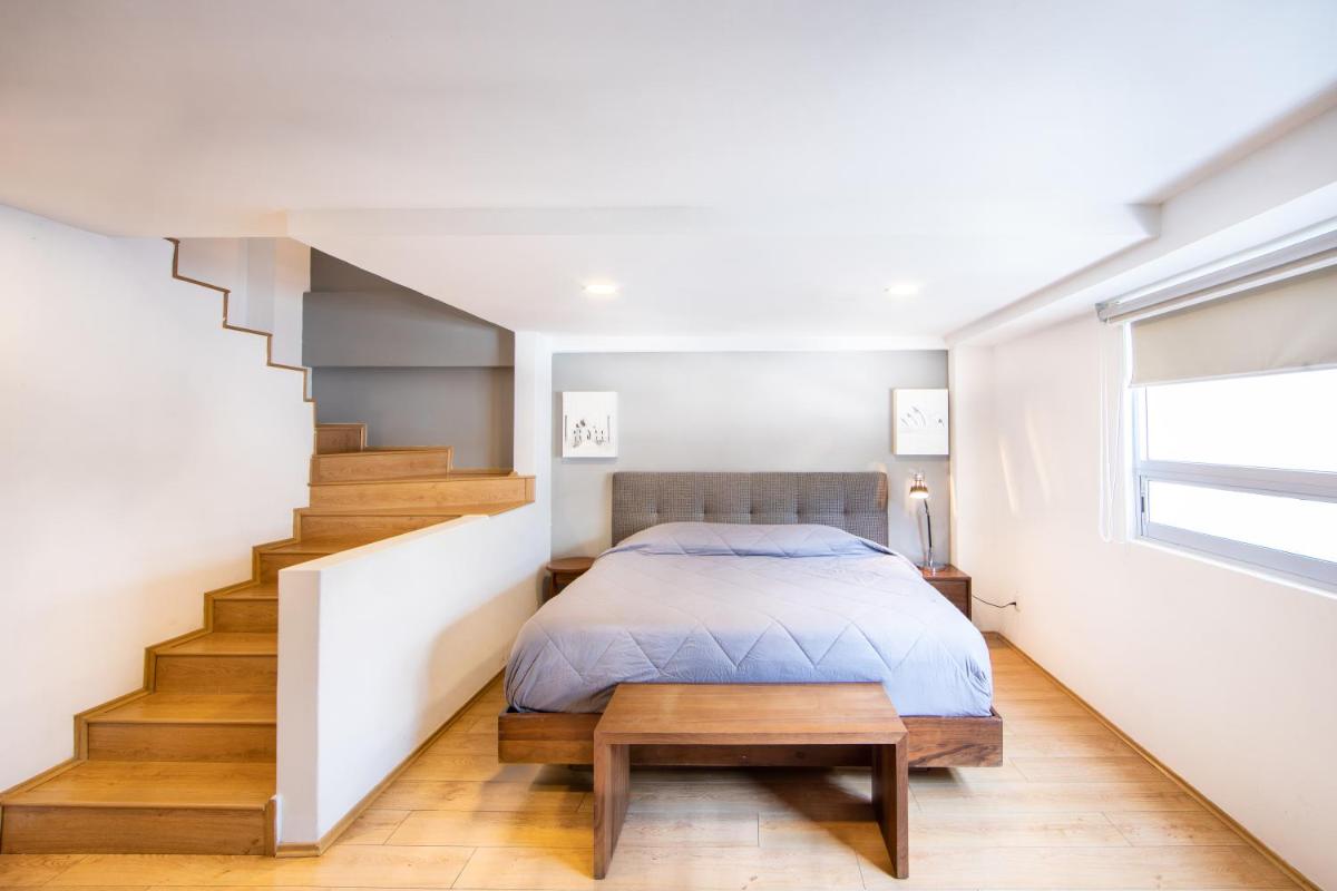 Suitetrails - AO 301 - Classy Accents & Private Balcony in La Condesa
