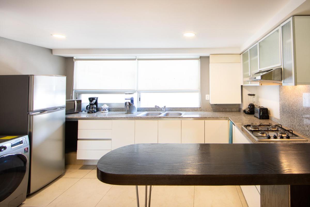 Suitetrails - AO 301 - Classy Accents & Private Balcony in La Condesa