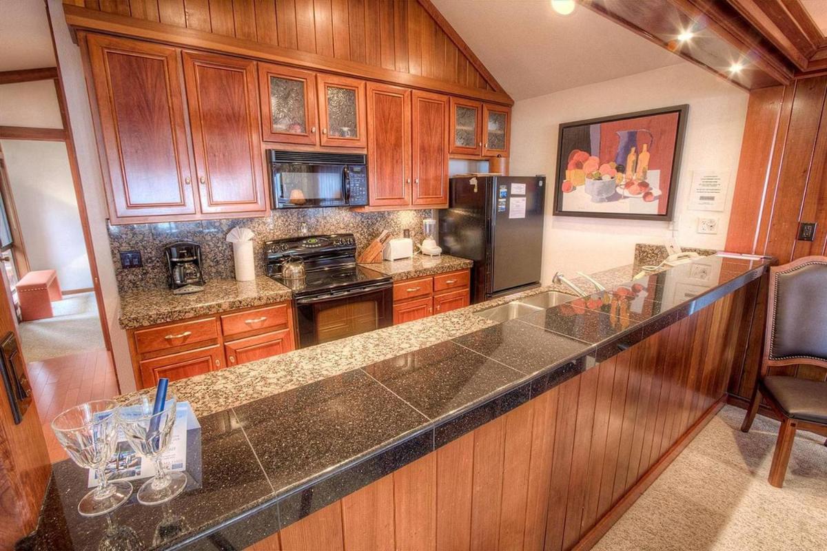 Brockway Beachside Bungalo by Lake Tahoe Accommodations - Housity