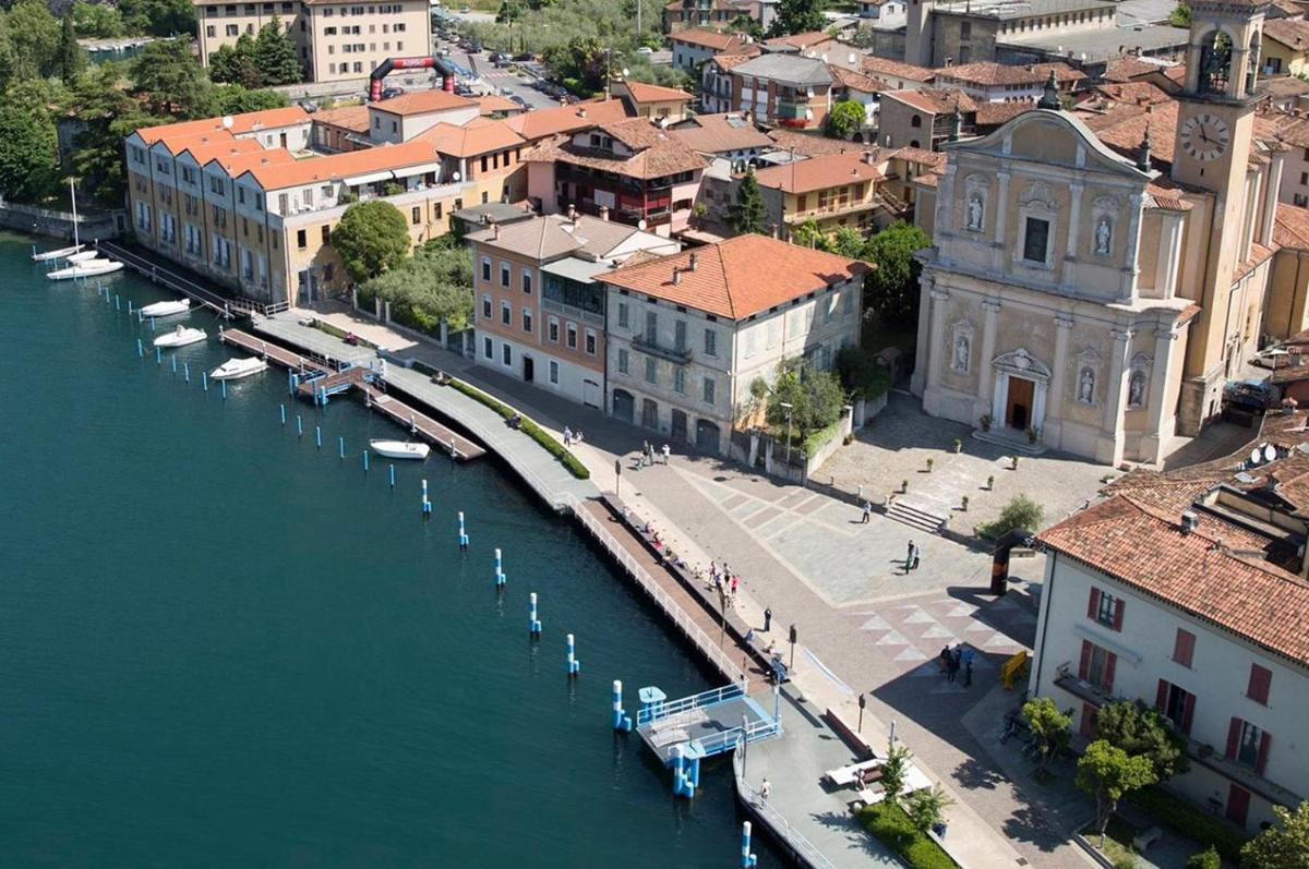 Residenza di Prestigio In Riva al Lago Marone Primo Piano - Housity