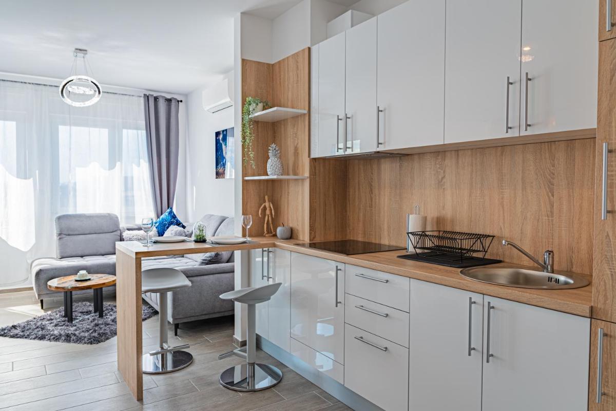 Suitetrails - Jacuzzi - Flexible SelfCheckIns 20 - Zagreb - Luxury - Garage - Smart - Brand New - Apartments Repinc