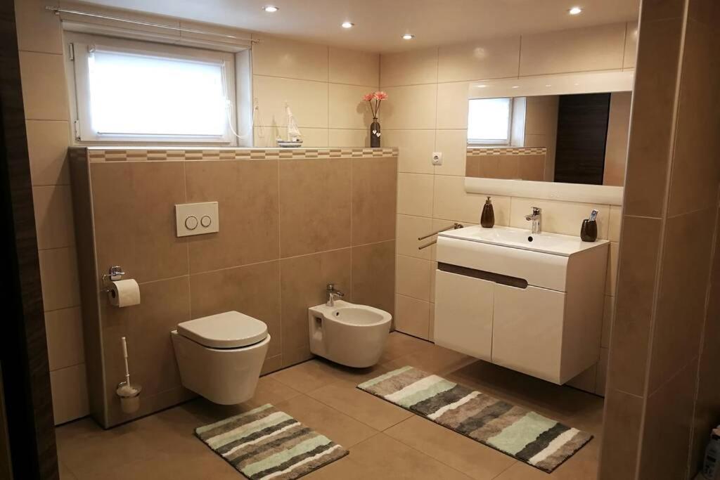 Ferienwohnung mit Sauna und schönem Garten - Hizvo