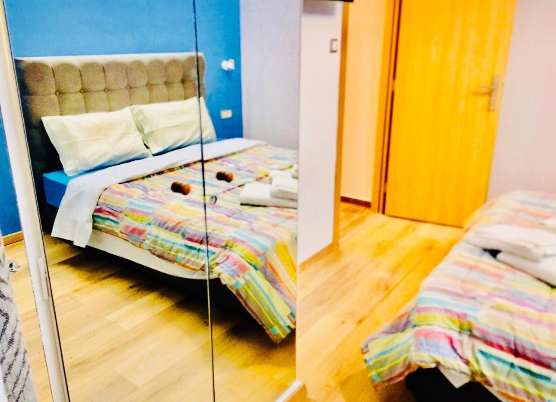Suitetrails - Athens Central Blue Grand Apartment