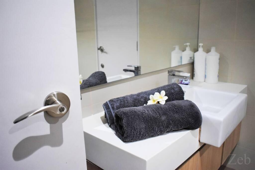 Suitetrails - i-City-Casa Joy - Wifi, Netflix - Movies, Parking, Sleeps 7 Pax