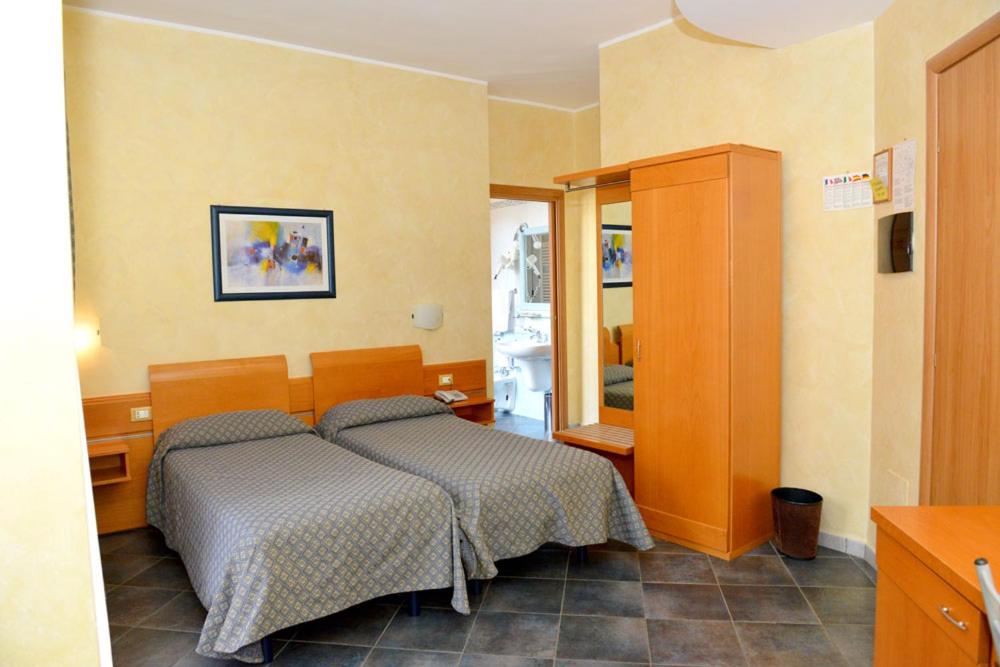 Hotel Blue Rose's - Housity