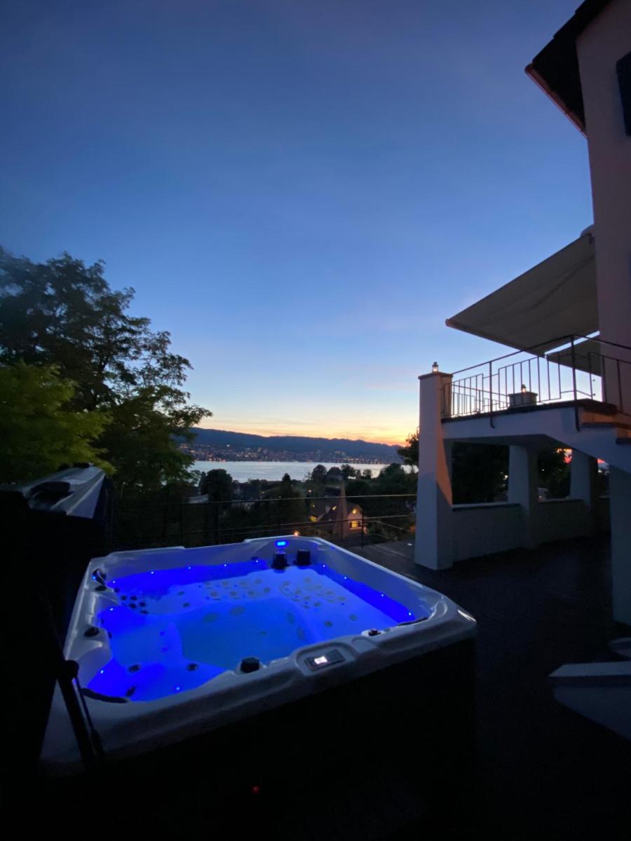 Exclusive Lake View Villa - Housity