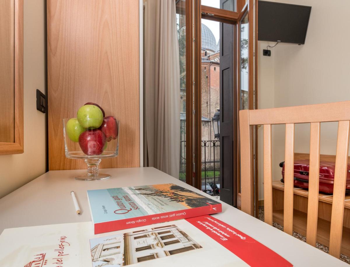 Hotel Casa Del Pellegrino - Housity
