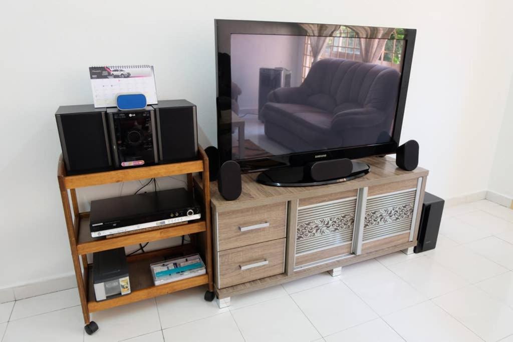 Suitetrails - Spacious Rooms Central Park Homestay Seremban 2