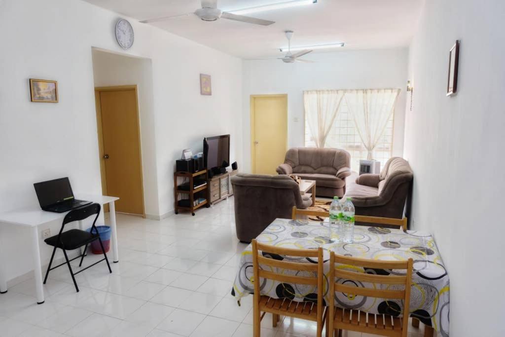 Suitetrails - Spacious Rooms Central Park Homestay Seremban 2