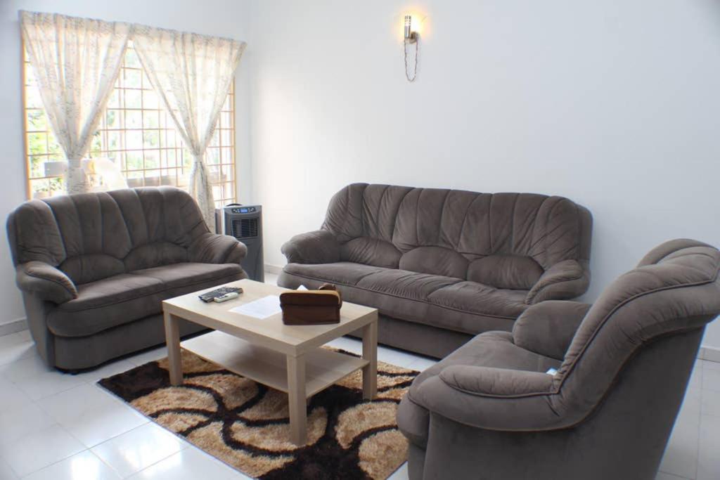 Suitetrails - Spacious Rooms Central Park Homestay Seremban 2