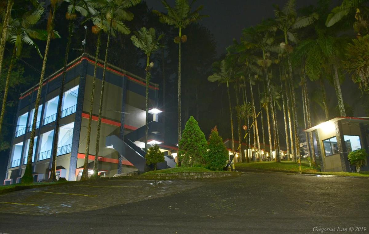 Surya Hotel & Resort - Housity