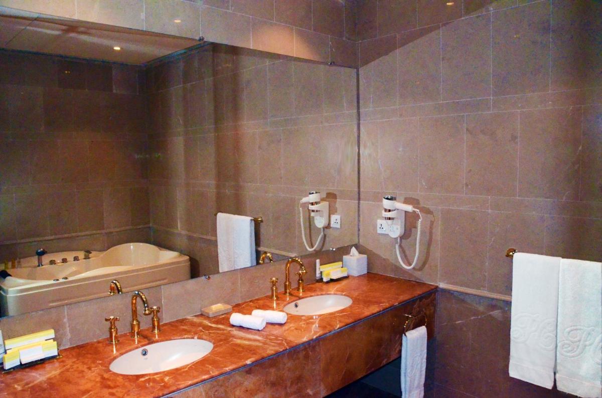 Suitetrails - Pearl Continental Hotel Malam Jabba