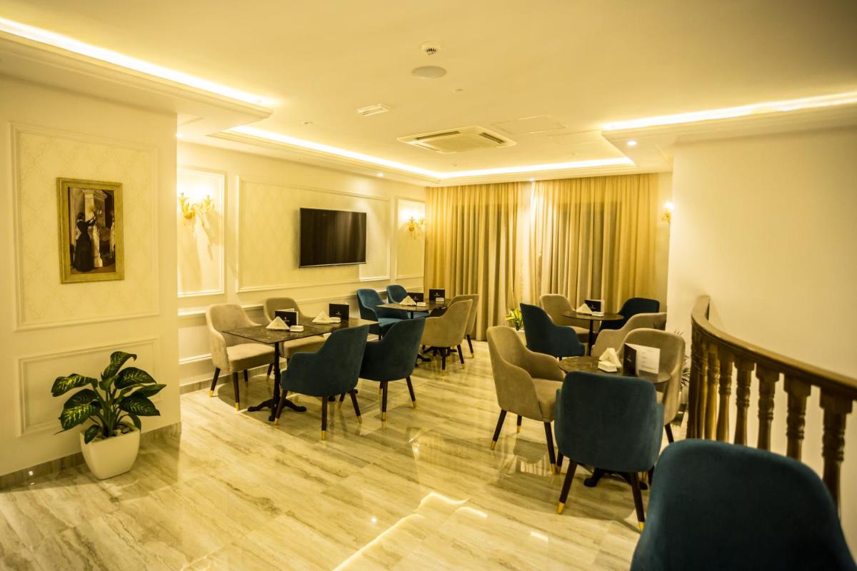 HOTEL PALAIS ROYAL - Hizvo