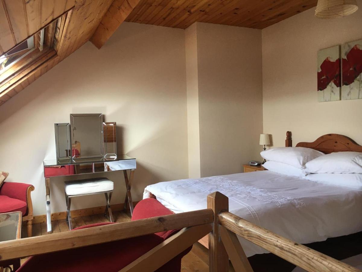 Spacious Quentoinise Town House - Housity