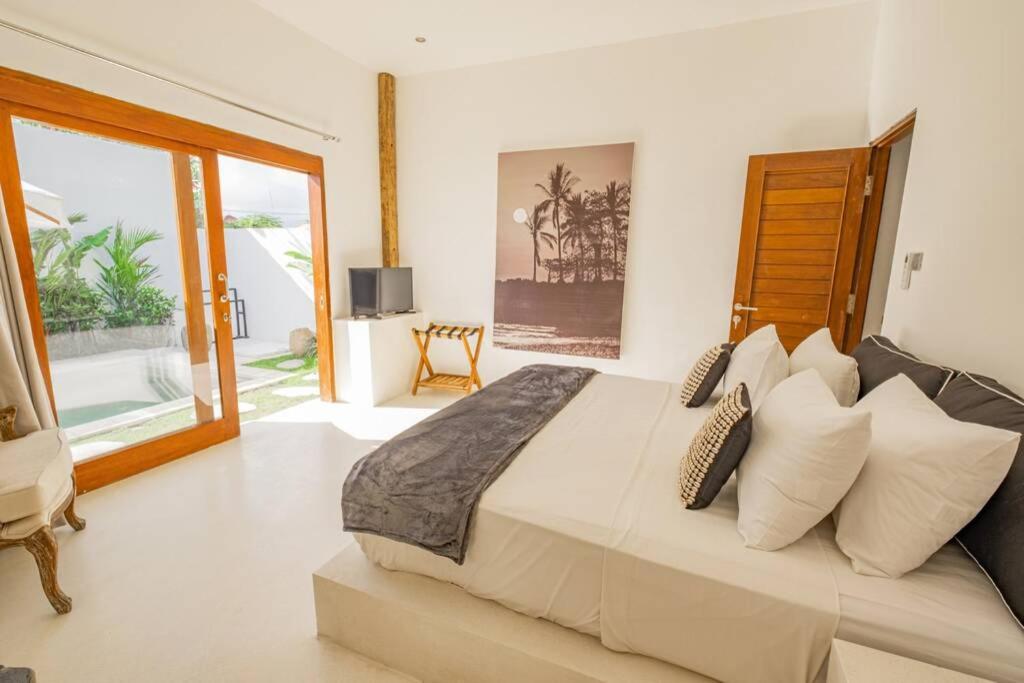 Luxury 2 bedrooms villa Putih Pererenan - Housity