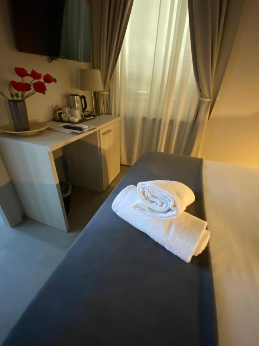 Lo Stallone -Malpensa Milan airport - Housity