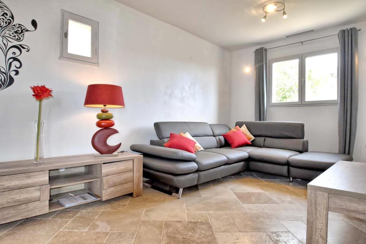 Villa de 3 chambres avec piscine privee jardin clos et wifi a Claviers - Housity