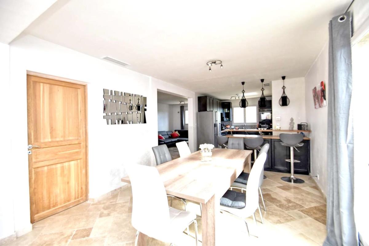 Villa de 3 chambres avec piscine privee jardin clos et wifi a Claviers - Housity