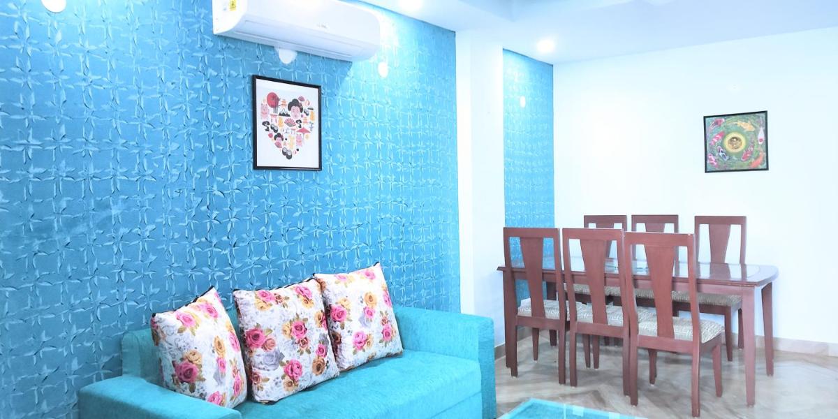 Suitetrails - 2BHK Short Stay Apartment walking Max Saket ( LIFT +Kitchen+Parking+3 nights min stay)