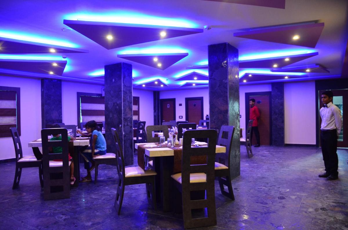 The Dolphin Palace - Housity