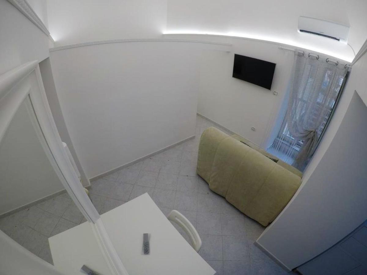 One bedroom appartement with balcony and wifi at Napoli - Housity