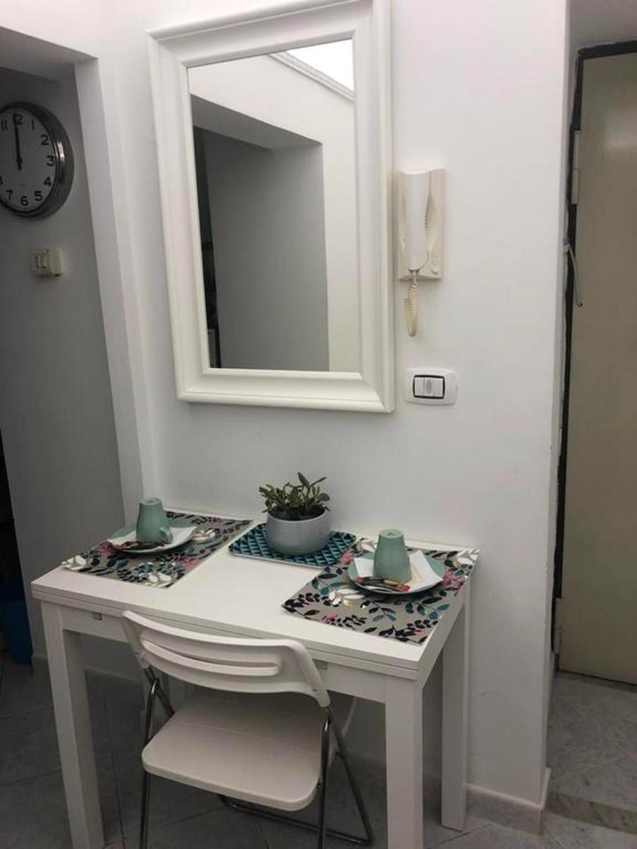 One bedroom appartement with balcony and wifi at Napoli - Housity