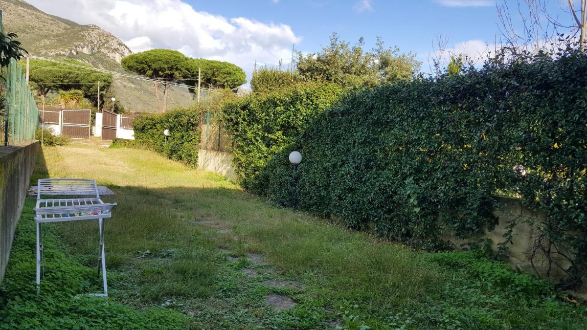 Suitetrails - 2 bedrooms appartement at Salto di Fondi 200 m away from the beach with enclosed garden