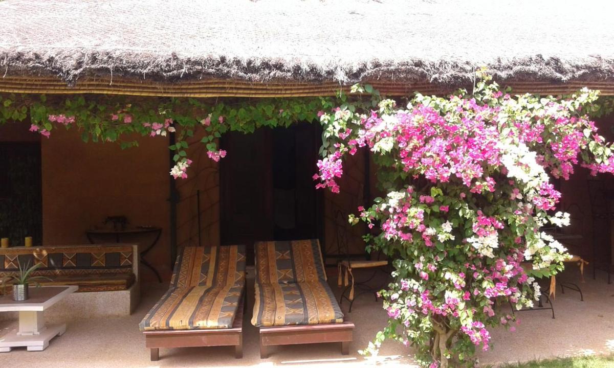 Suitetrails - 3 bedrooms house with shared pool jacuzzi and enclosed garden at Nianing
