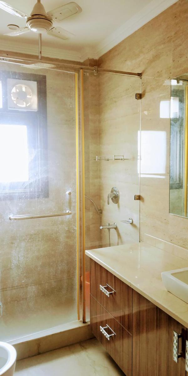 Suitetrails - 2BHK Short Stay Apartment walking Max Saket ( LIFT +Kitchen+Parking+3 nights min stay)