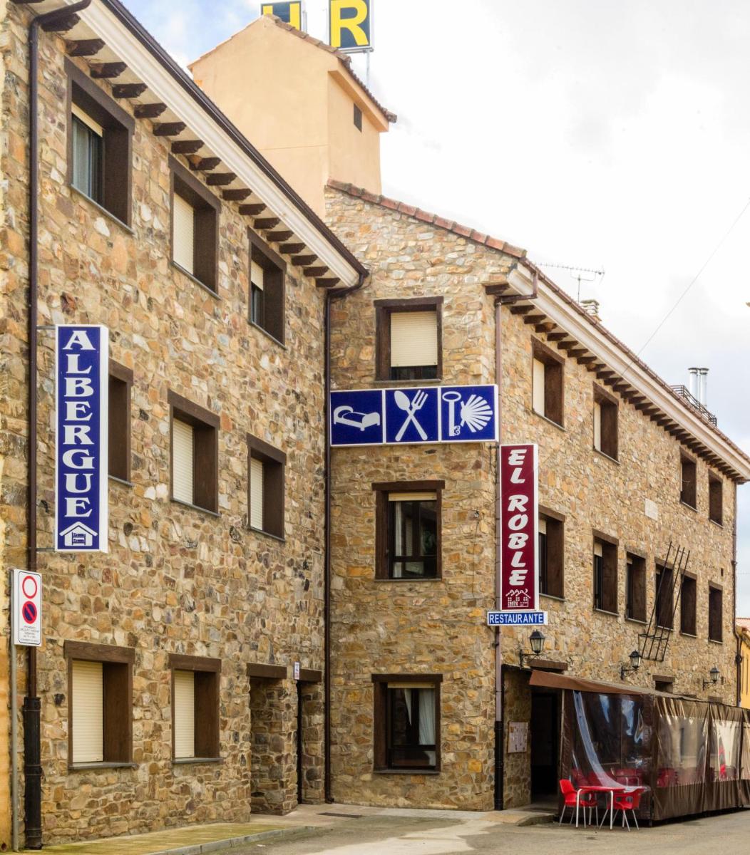 El Roble Hotel Restaurante - Housity