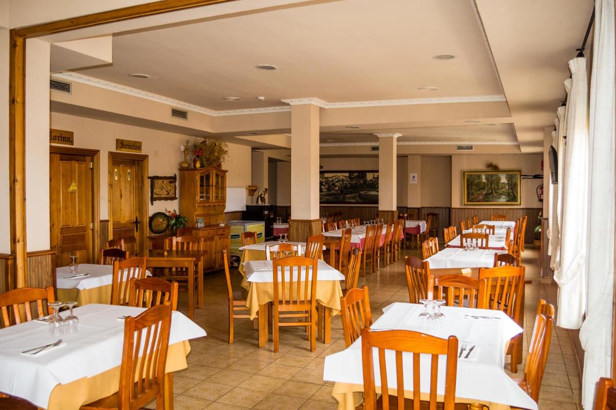 El Roble Hotel Restaurante - Housity