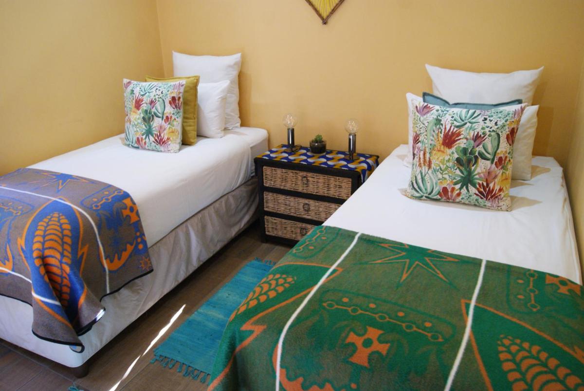 Lebo's Soweto Backpackers - Housity