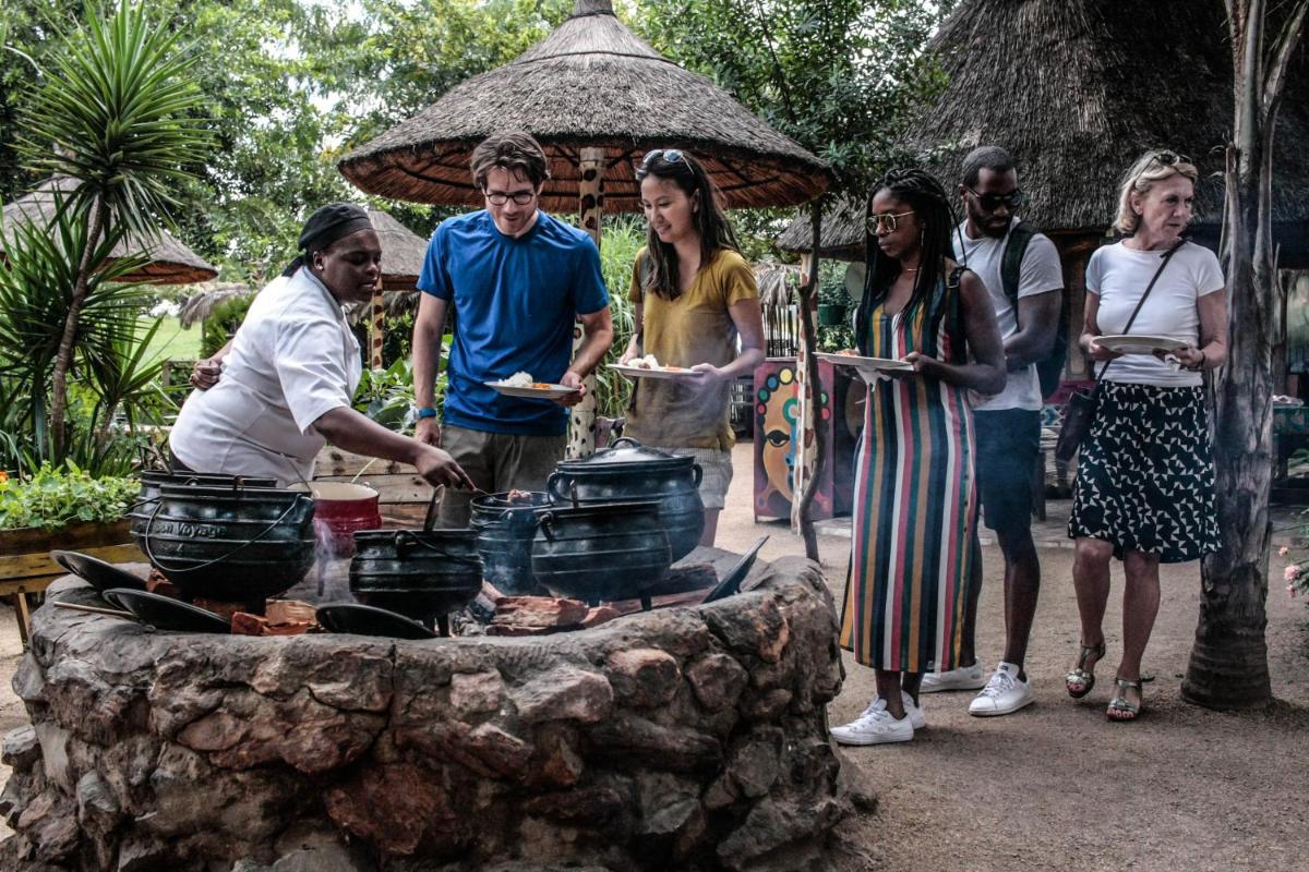 Lebo's Soweto Backpackers - Housity